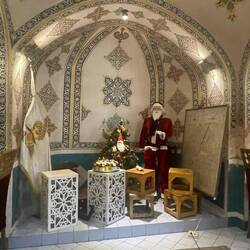Also in Isfahan, you can not get away without xMas decoration. Here in a restaurant