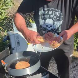 Dann kommen sie umgedreht wieder in die Pfanne