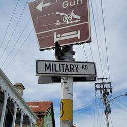 Jeden Tag um 12:00 Uhr geht ein Kanonenschuss