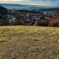 Pausenblick hinunter nach Weiler