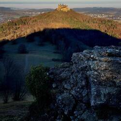 Blick vom Zellerhorn (912m) auf die Burg Hohenzollern