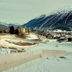 Der Zug nähert sich St. Moritz...