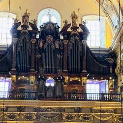 El órgano te recuerda que hay formas elegantes de hacer vibrar el aire.