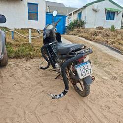 Punta del Diablo ist ein s.g. Surf-Spot. Hier ein ortsübliches Transportfahrzeug...