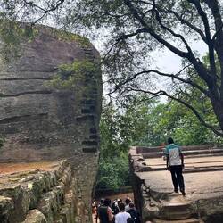 Audiens rum hugget ud i klippen