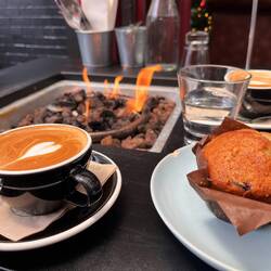 Bei dem Wetter hilft nur Kaffee und Muffin