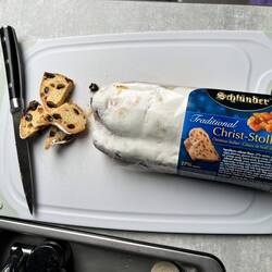 Ein deutsches Weihnachtsgebäck gibt's auch hier 😂