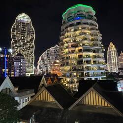 Wir wohnten genau neben dem Ananas 🍍 Hotel