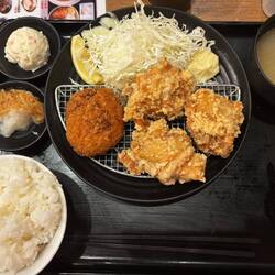 Karaage chicken and seafood creamcroquette
