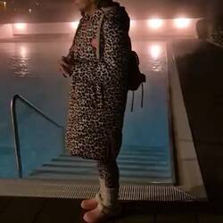 Außenschwimmbad bei 2 ° C ohjeh