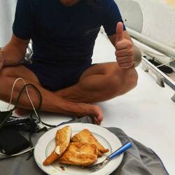 Frischer Fisch und Gemüse zum Mittag