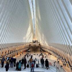 Vue intérieure de l'occulus( centre commercial)