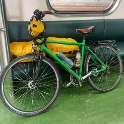 diesmal den richtigen Zug genommen: im "Local Train" darf das Fahrrad mit