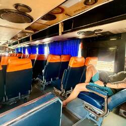 Un super bus pour notre arrivée à Phimai 🥳