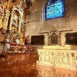 Chapelle de Saint Hermenegildo avec le tombeau du cardinal de Cervantes