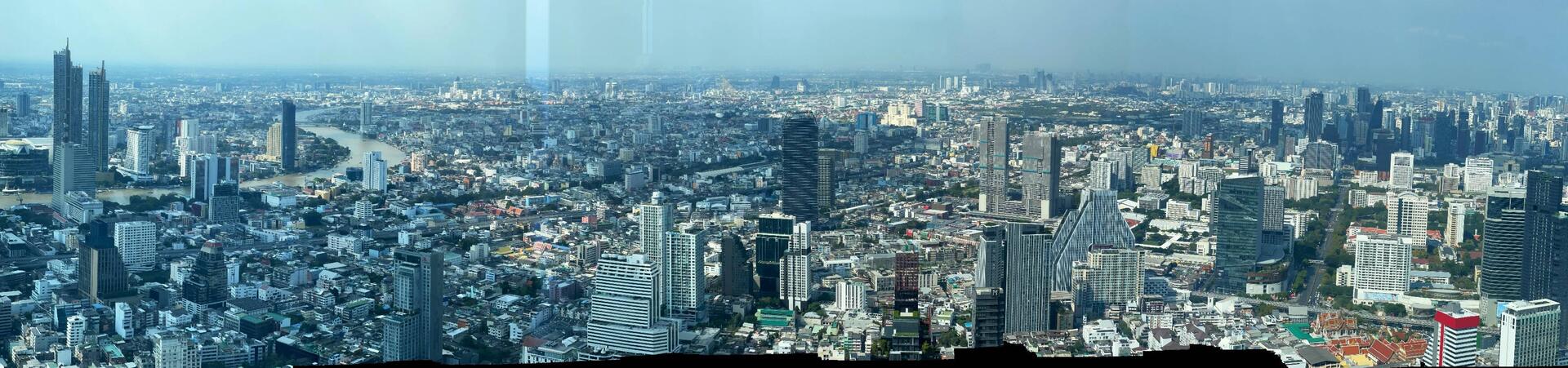 Ausblick in Richtung Norden und den Chao Phraya von der Indoor Etage auf 294Hm