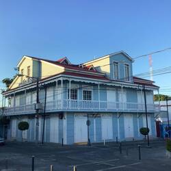 Alte Kolonialhäuser stehen heute noch in der gesamten Stadt