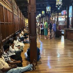 Venter på messe om 2 timer