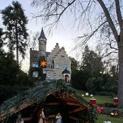 Krippe im Garten der Villa Boge.