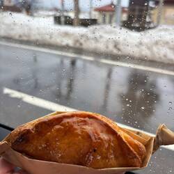 The famous apple pie sells around 2000 each day!