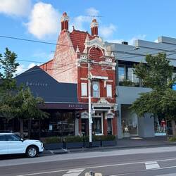 Die Architektur des Gebäudes ist viktorianisch im Stadtteil Fitzroy, einem Vorort von Melbourne.