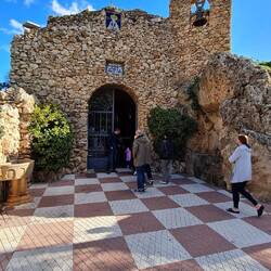 Die Kapelle von Minjas wurde in den Fels geschlagen