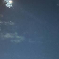 Der Mond ist leicht erkennbar