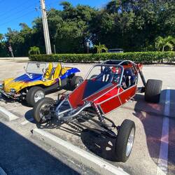 Einige buggy hier an der Küste schön hergerichtet!