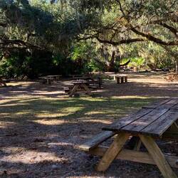 Camping für Zelte mit Kindergruppen, einen kleinen für Campingwagen, Spielplatz