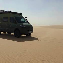 We lower our tire pressure from 5 bars to 1 bar to be able to cross this soft sand