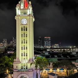 der Aloha-Tower, früher das höchste Gebäude Honolulus