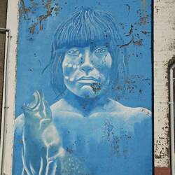 Wandmalerei in Puerto Natales, die indigenen Wurzeln sind allgegenwärtig