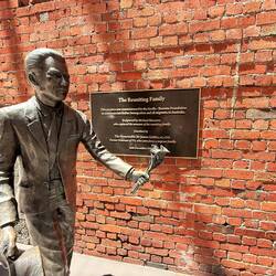 , um sich dort niederzulassen, und die Familie folgte Monate oder Jahre später. BBC