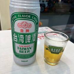 Mein erstes Bierchen, das ich im Supermarkt trinke : https://alexkunztaipei.com/taiwan-7-eleven-stor