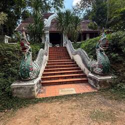 Kleinere Tempelanlage beim Hug Him Doi Thai Coffee