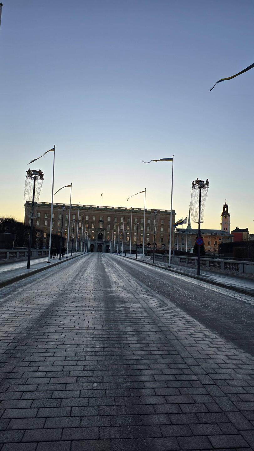 Hier winkt die Königsfamilie oft dem Volk zu