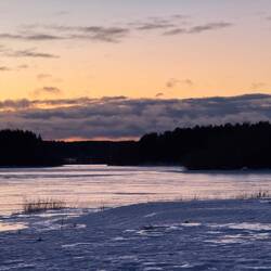 Fluss Luleälven der hier in die Ostsee mündet