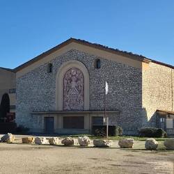 Gegenüber vom Stellplatz die Kelterei der Winzergenossenschaft...