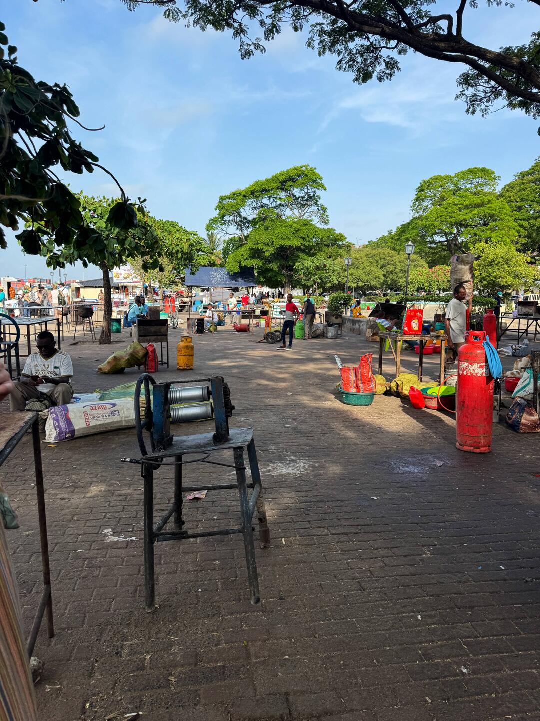 Der tägliche Abendmarkt wird vorbereitet