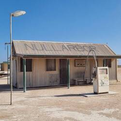 The older Nullabor Roadhouse