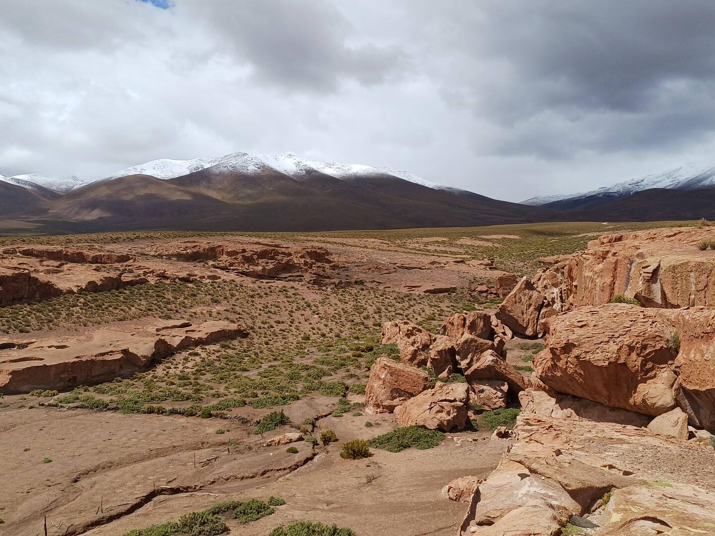 Kaffee mit Blick auf die hohen Berge