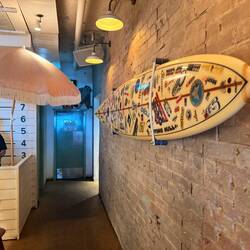 In einer coolen Surferkneipe 🏄‍♀️🌊🇦🇺