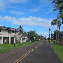 Weg durch ruhige Wohnsiedlung
