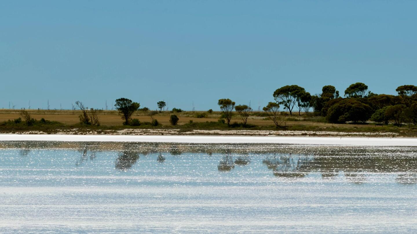 Salzsee mit Spiegelung