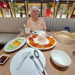 Ulrike freut sich schon auf die leckere Knusperhaut der Pekingente
