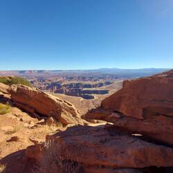Immer schän am Abgrund entlang.