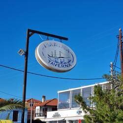 Ob das Schild dem Wind wohl standhält?