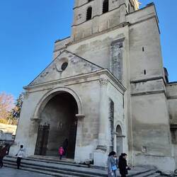 Passend zum Chanson 🎶 sind wir am Sonntag in Avignon😉. Der mächtige Papstpalast.