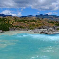 Confluencia Rio Baker (türkis) & Rio Neff (milchig mit Sedimenten vom Gletscher)