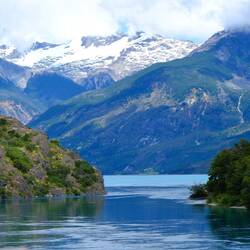 See-enge. Hier wird aus dem Lago General Carrera der Lago Bertrand